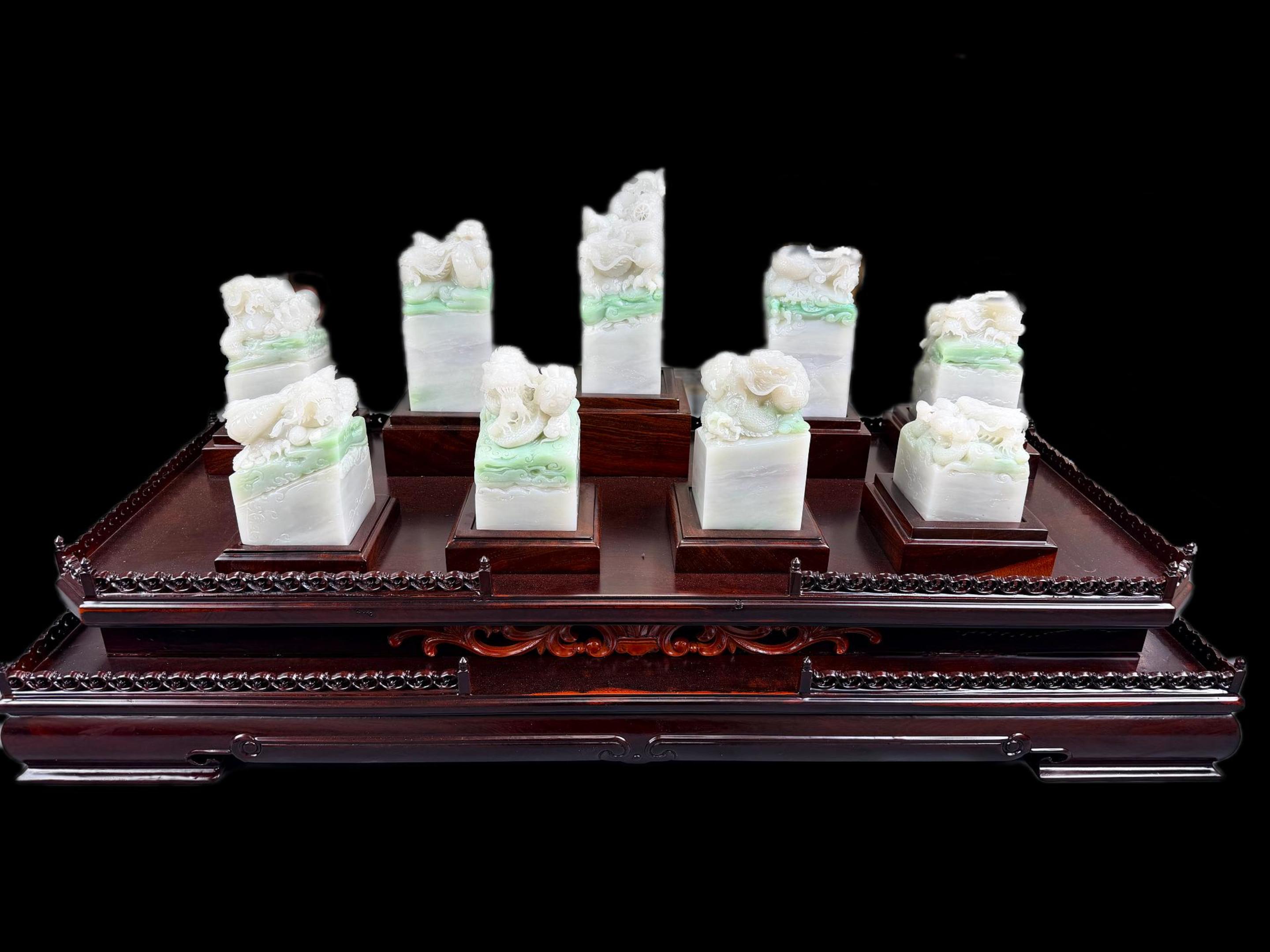 速递专题报道:藏界传奇——陆子冈金奖格尔木翠青玉玺套组的价值跃迁